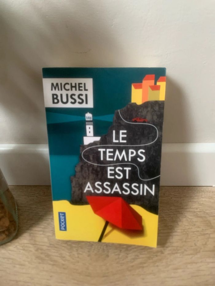 • Livre Bussi ~ Le temps est assassin • - photo numéro 2