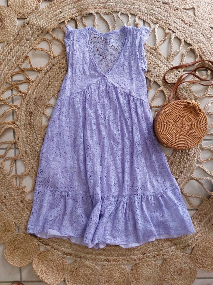Robe lilas dentelle