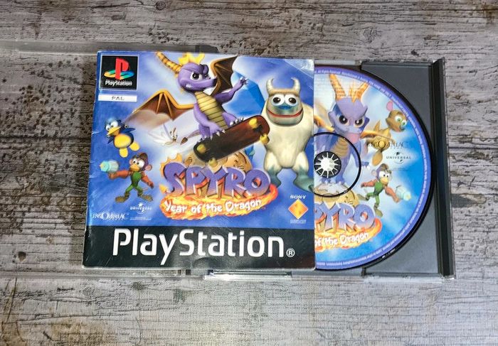 Spyro Year Of the Dragon Jeu PS1 Sans jaquette avant Sony - photo numéro 2