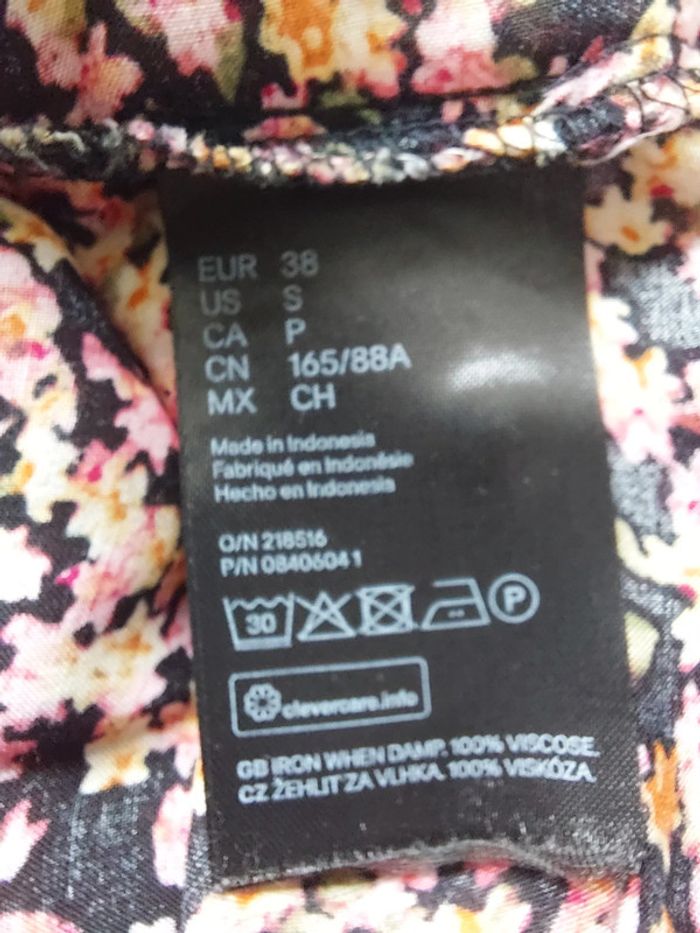 Blouse manches courtes H&M
taille 38 - photo numéro 3