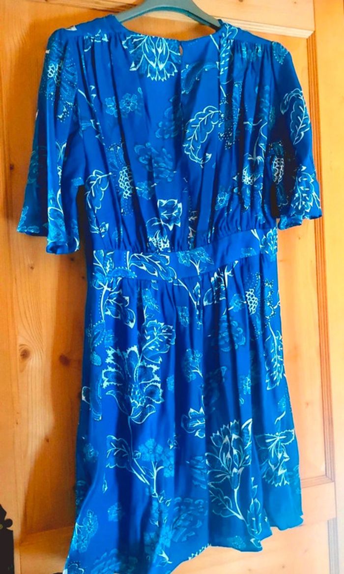 Robe bleue fluide à fleurs – neuve avec étiquette – Camomilla, taille 40 - photo numéro 2
