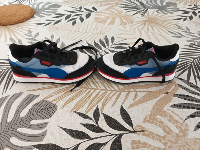 Chaussure Puma pointure 33 - photo numéro 2