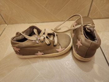 Baskets marrons à étoiles en cuir