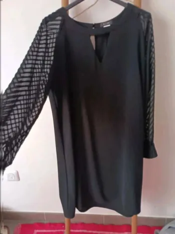 Robe  noire manches transparentes