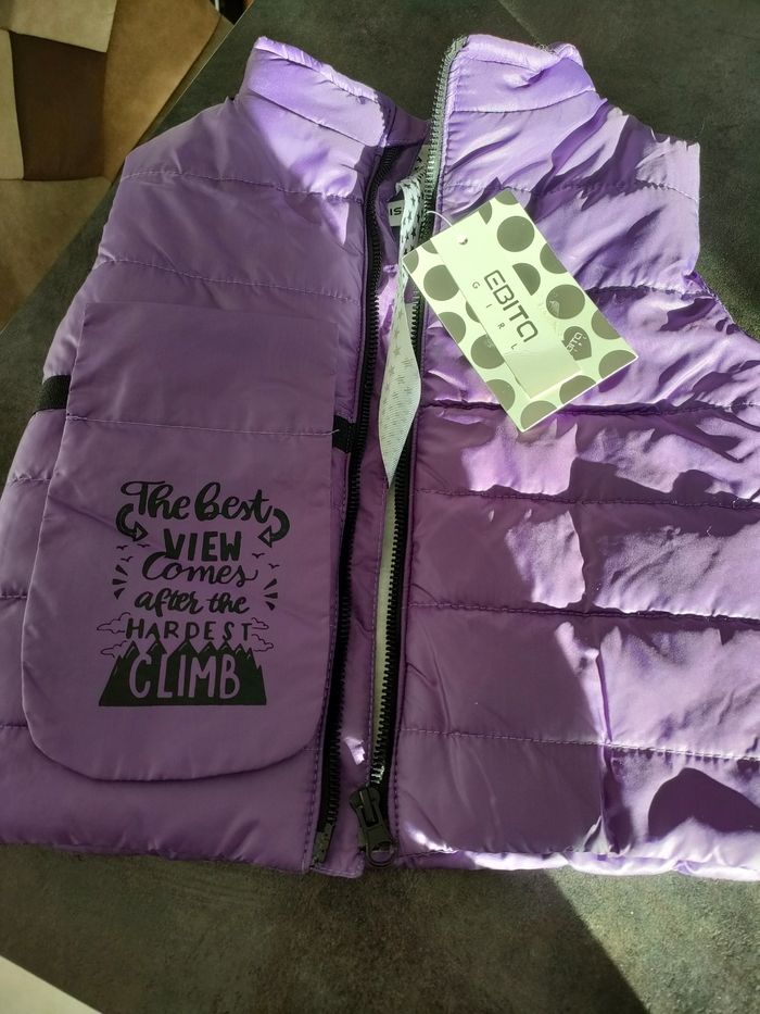 Joli doudoune sans manches pour bébé