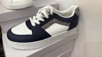 Baskets bleu