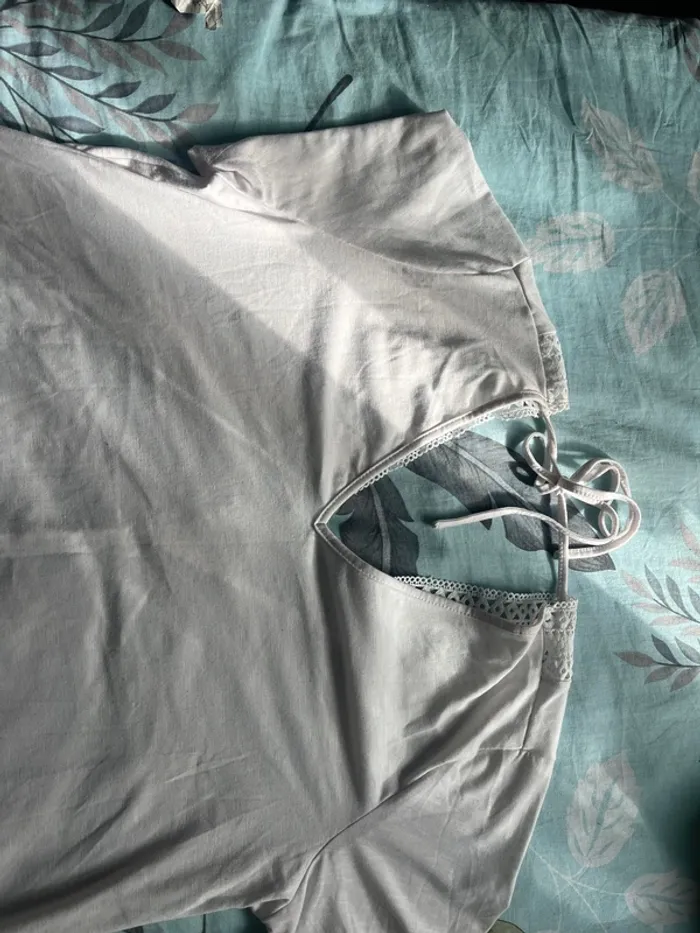 Top femme col en V taille XL très bon état - photo numéro 3