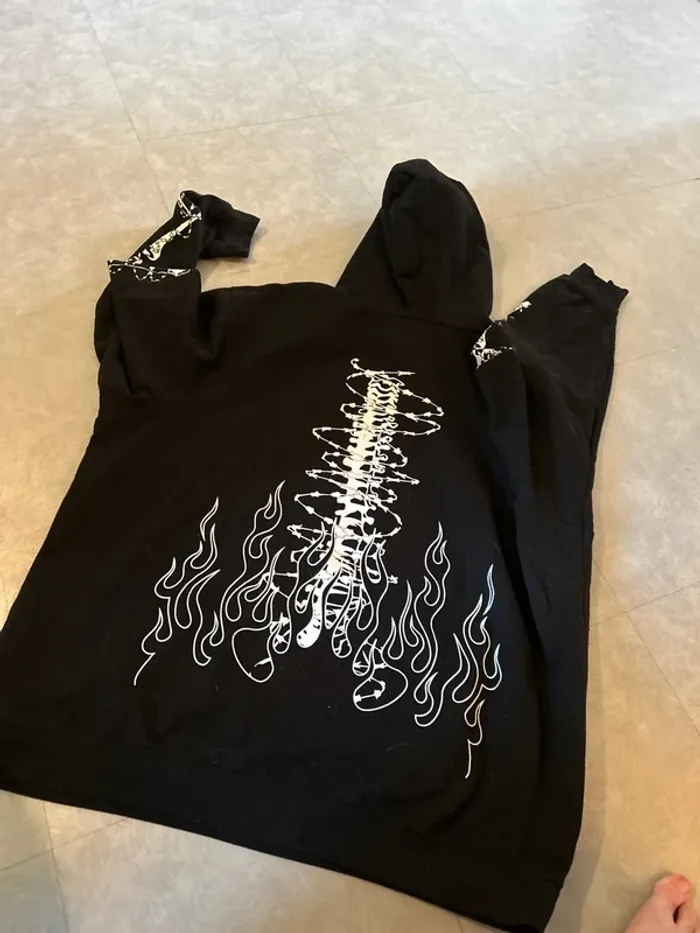 Sweat noir squellette - photo numéro 4