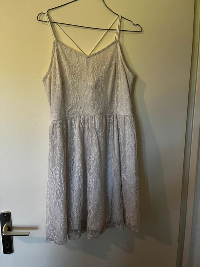 Magnifique robe blanche en dentelles
