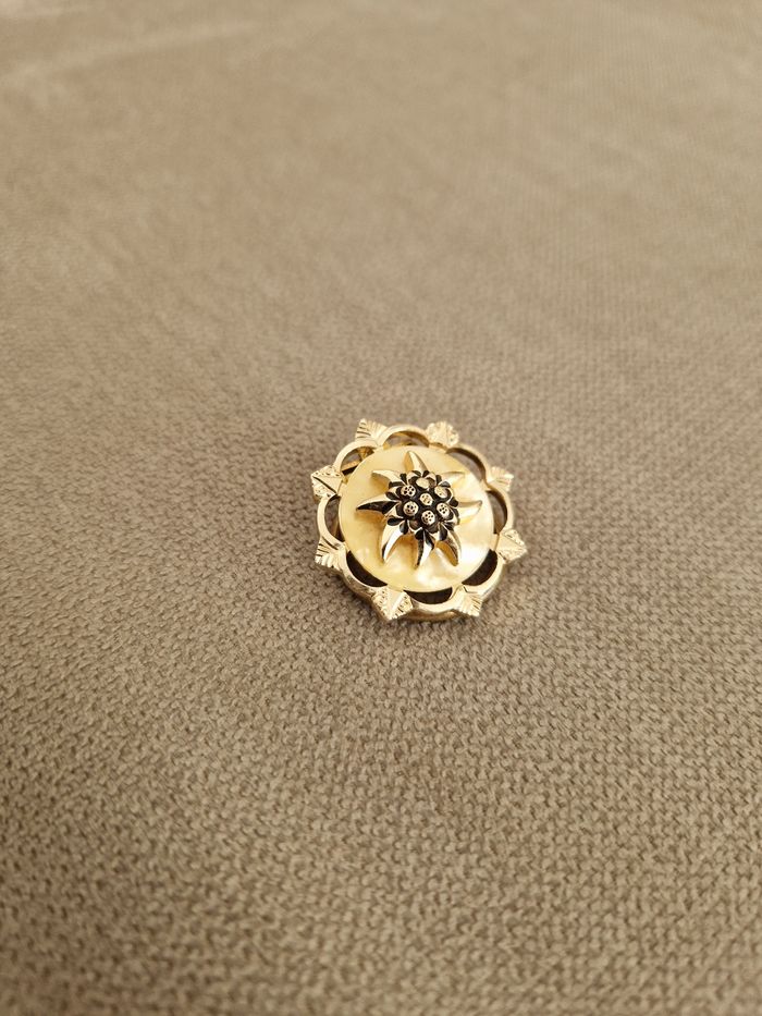 Broche dorée vintage pour foulard motif fleur - photo numéro 3