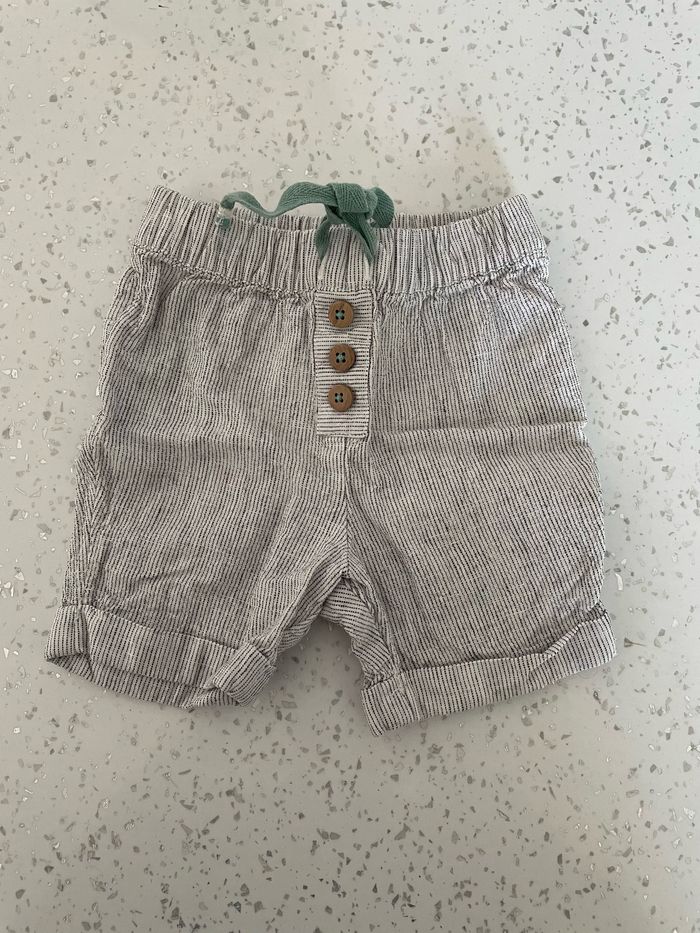 Short naissance sans marque.