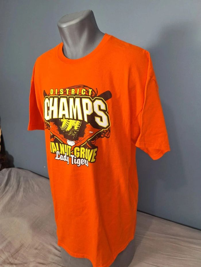 T-shirt imprimé gildan - Walnut Grove Lady Tigers – Champions de district 2013 (506) - photo numéro 4