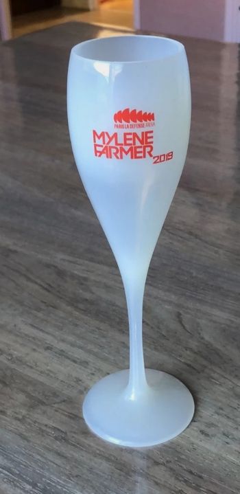 Mylène Farmer flûte champagne officiel 