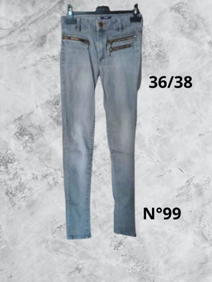 N°99 Jean gris T36/38. Kiabi. Taille haute, coupe slim.