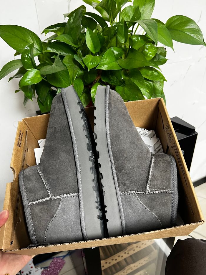 Bottes de neige courtes UGG Mini, grises, pointure 38 - photo numéro 2
