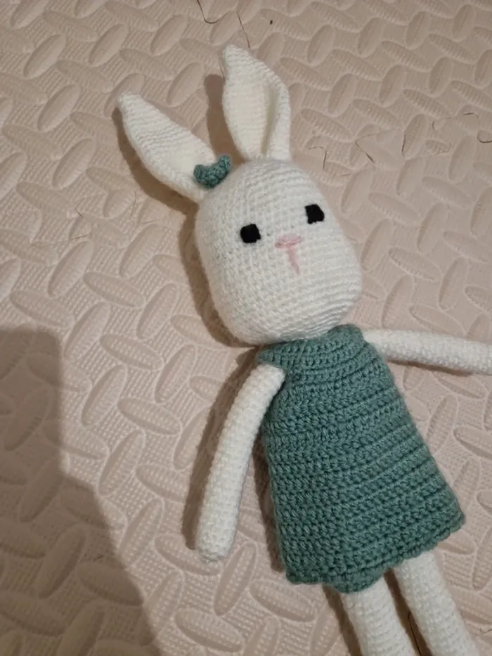 Peluche tricot crochet lapin blanc vert très bon état - photo numéro 2