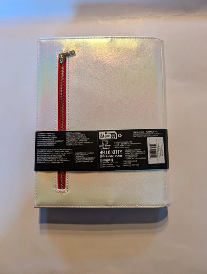 Hello Kitty : Journal Nacré Loungefly 50 eme anniversaire - photo numéro 2