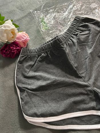 Short femme neuf taille M