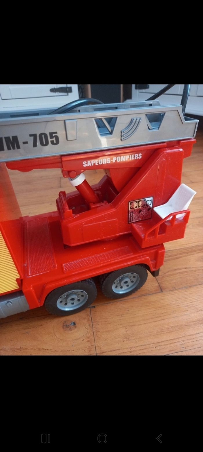 Camion lanceur d eau - photo numéro 5