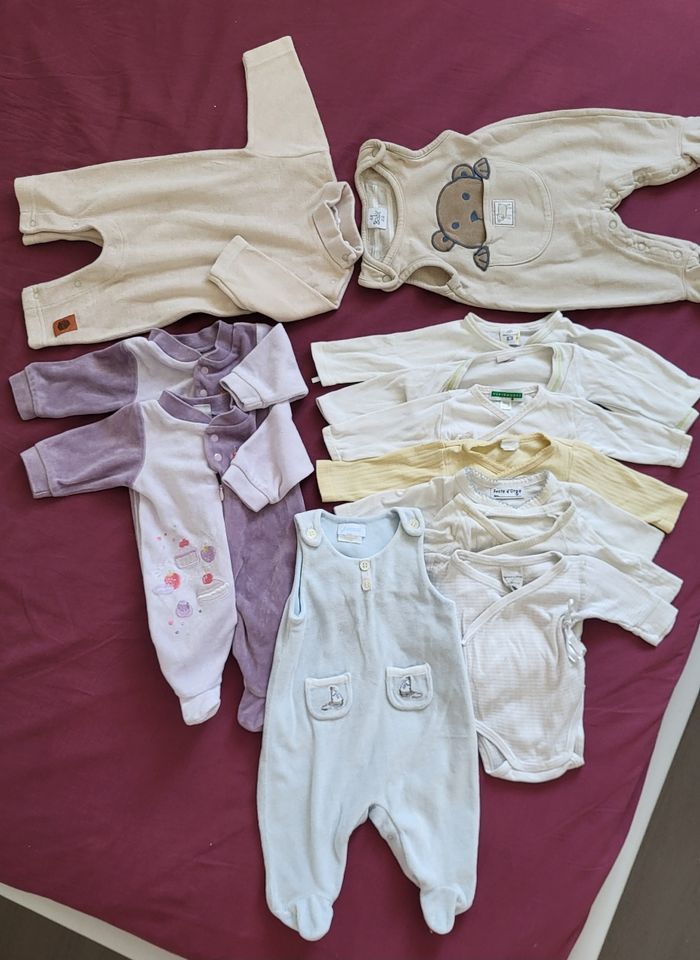 Lot de 12 vêtements pour bébé taille 0 - 1 mois - photo numéro 2