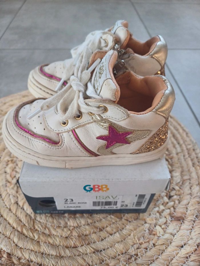 Superbe baskets gbb taille 23
