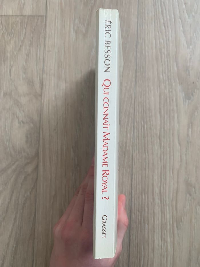 Livre: Qui connaît madame Royal ? - photo numéro 3