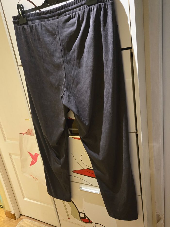 Pantalon jogger suédine gris T.42/44 Primark neuf - photo numéro 3