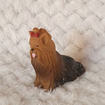 Figurine chien vintage pvc yorkshire a poil long