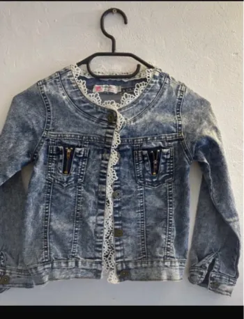 Veste en jeans fille 6/7 ans style délavé avec dentelle