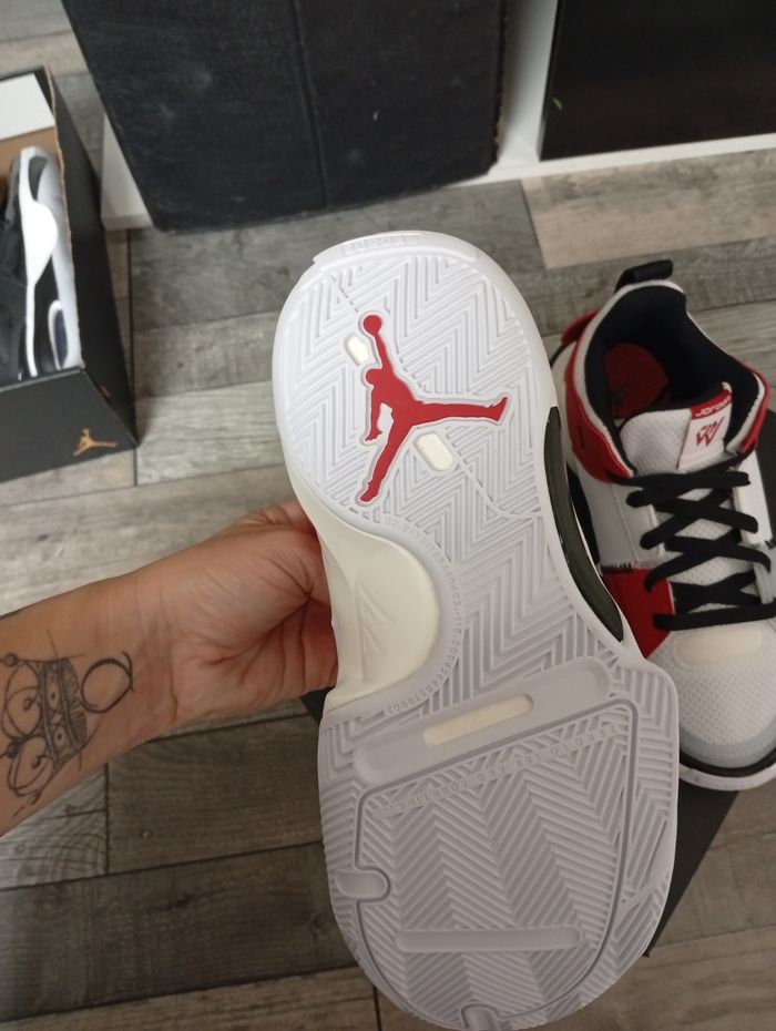 Basket Jordan taille 38.5 - photo numéro 5