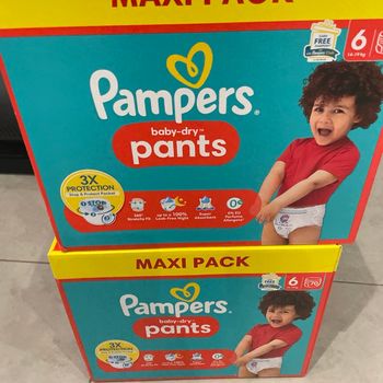 Lots 2 paquets de couches  140 couches total Pampers taille 6 pants