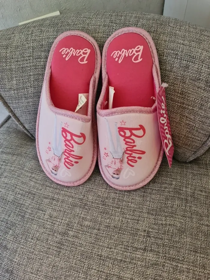 Chaussons Pointure  32 barbie - photo numéro 7