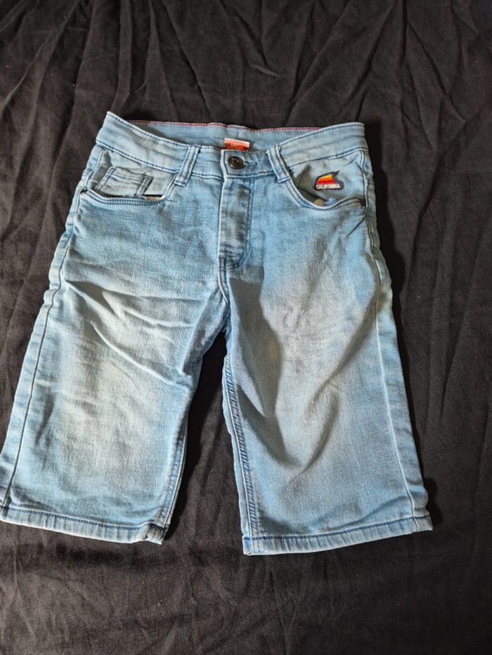 Short en jeans tape a l oeil