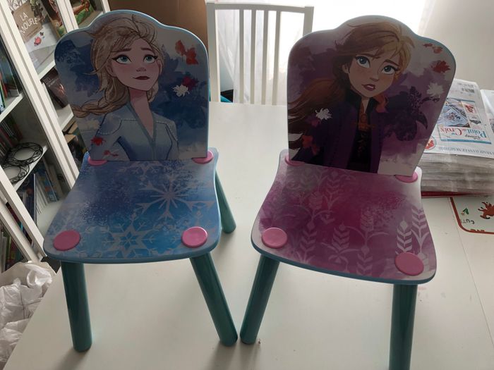 Chaises en bois, Disney