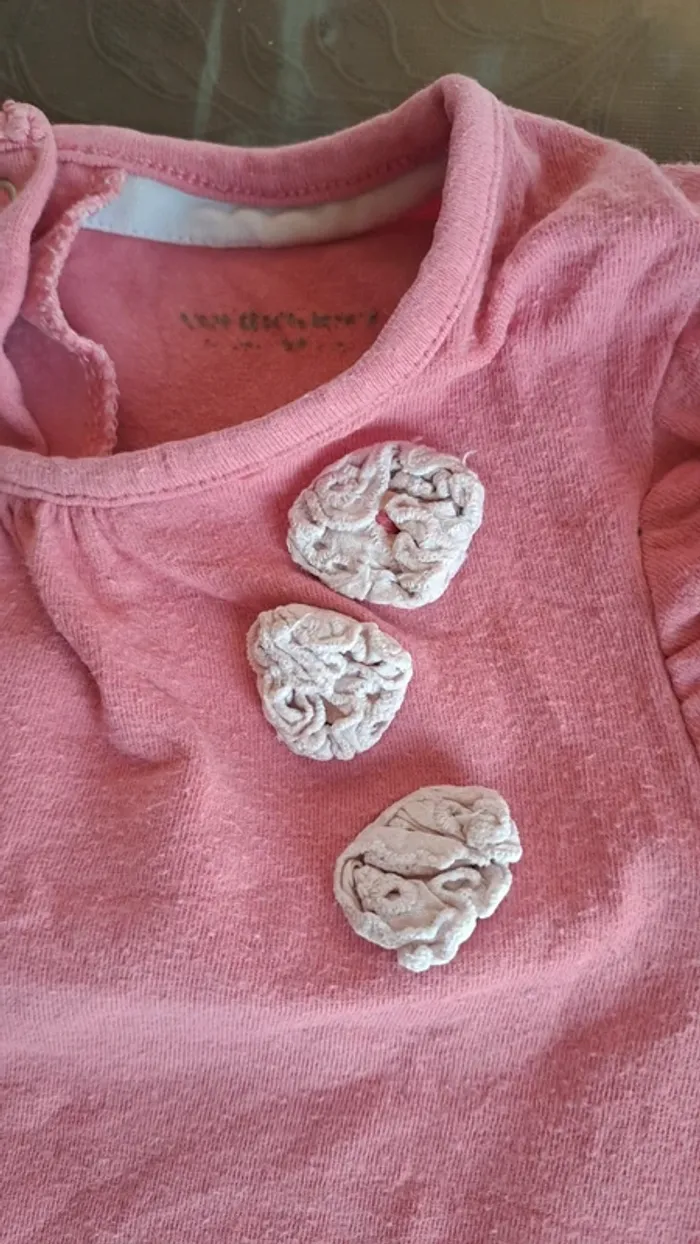 💚T-shirt rose fille avec manches bouffantes et fleurs – 24 mois - photo numéro 2
