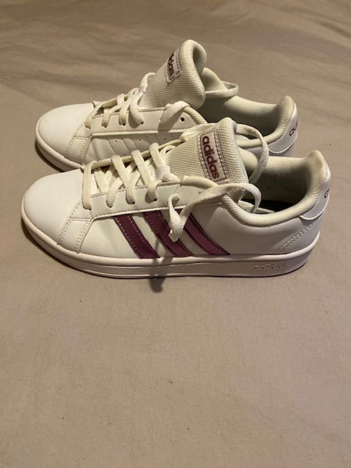 Basket Adidas blanche et rose - photo numéro 2