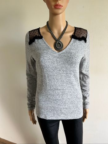 Pull gris et noir avec dentelle Naf Naf taille S excellent état