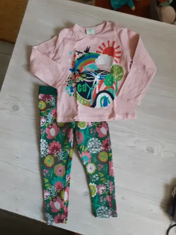 Joli ensemble fleurs dauphin arc-en-ciel t-shirt et jogging legging T. 2 ans