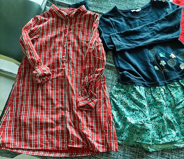 Lot 8 ans 6 robe et un tee shirt manche longue - photo numéro 8