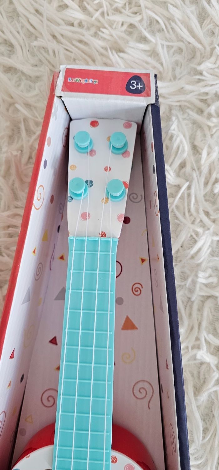 Magnifique guitare 🎸 enfant 3 ans Neuf - photo numéro 3