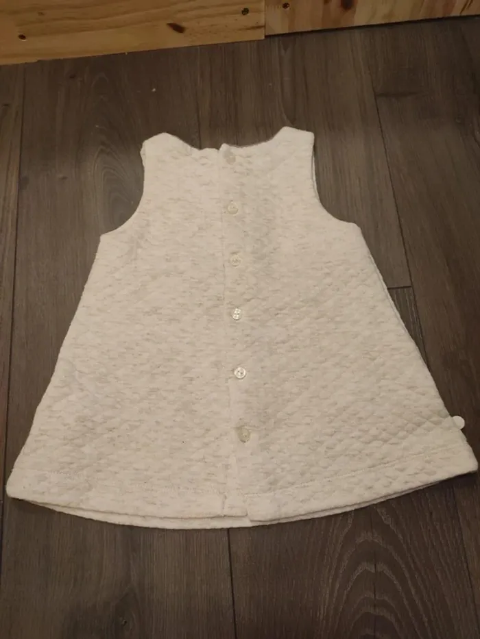 Robe chaude obaidi blanche a paillettes argenté 9 mois - photo numéro 5