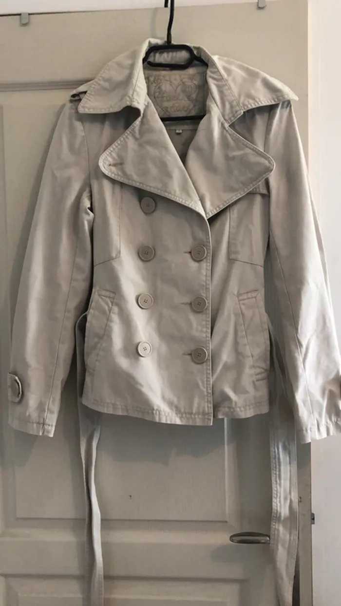Trench-coat