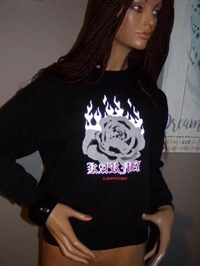 Pull avec rose - photo numéro 4