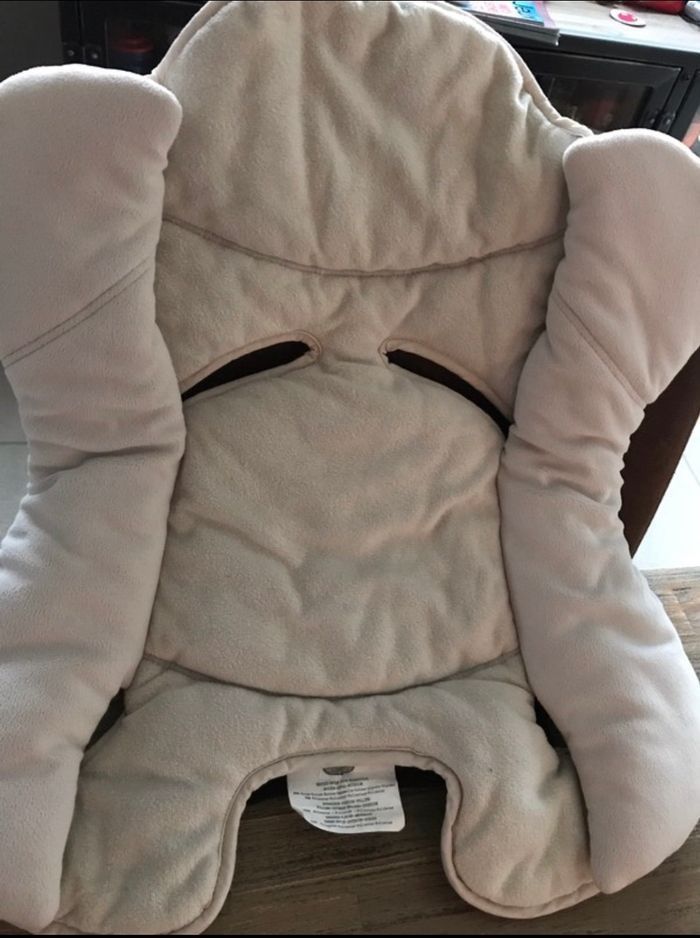 Réducteur adaptateur de cosy ou poussette