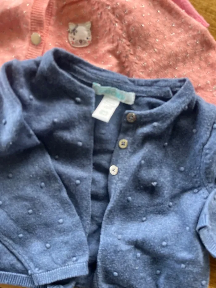 Lot gilets 6 mois - photo numéro 4