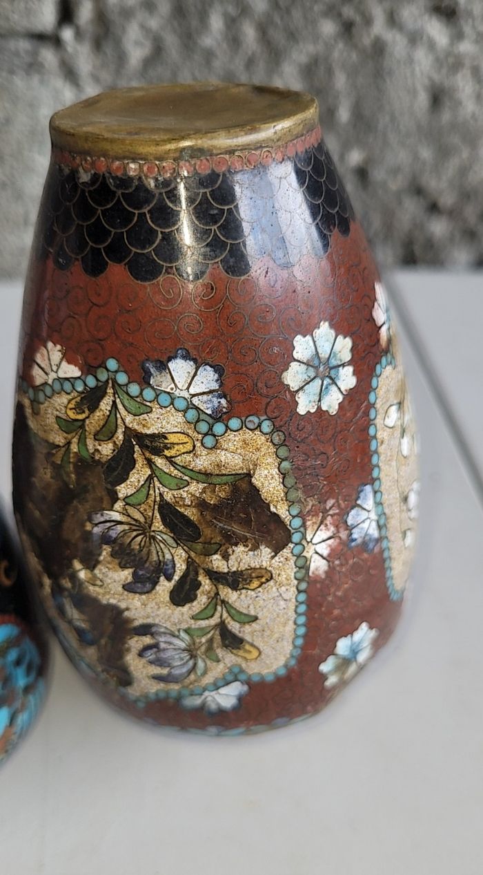 Petit vase en émaux