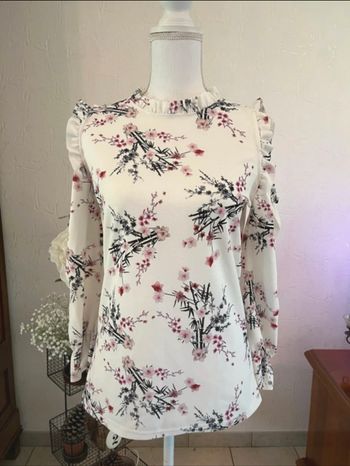 Blouse à fleurs manches longues épaules dénudées