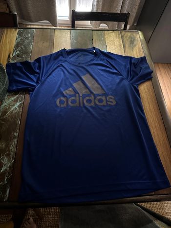 Tee shirt sport Adidas neuf taille M