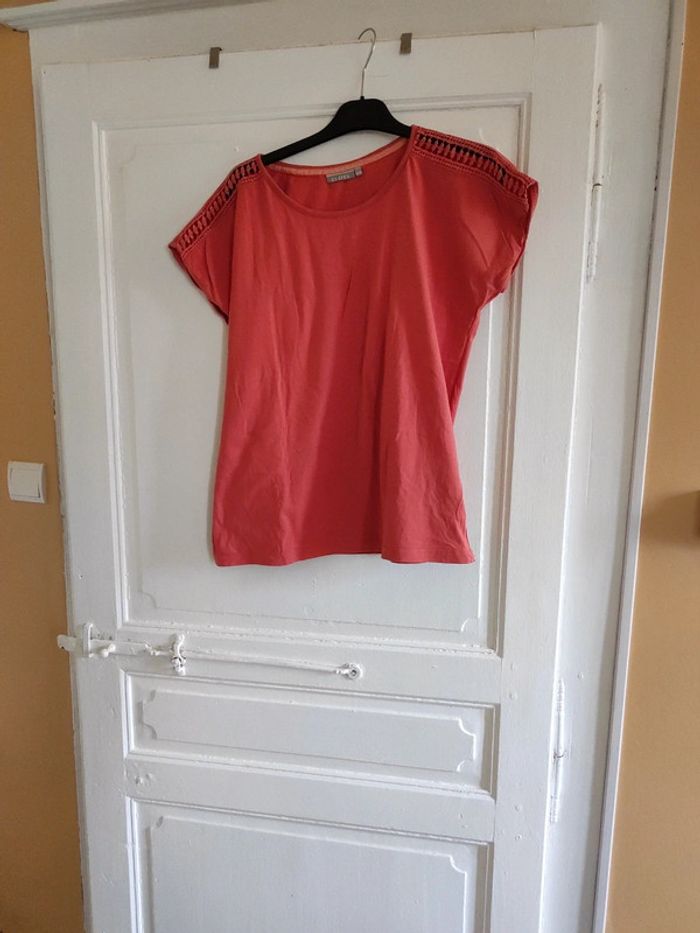 Beau petit tee shirt corail - photo numéro 2