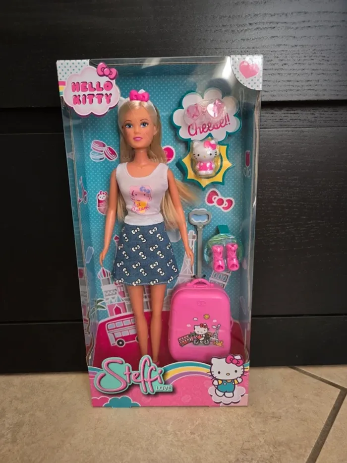 poupée Hello Kitty 29 cm en voyages Steffi love